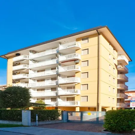 Apartment Spacious With Side Sea View