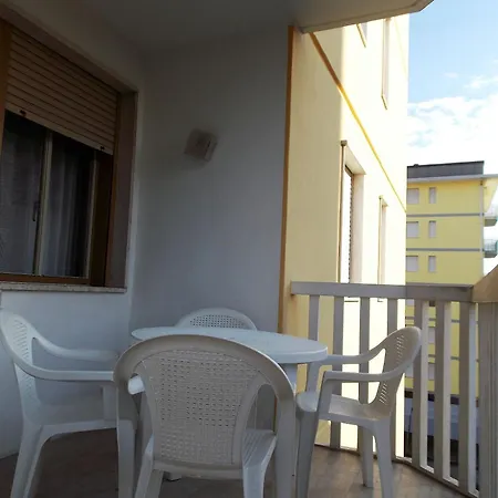 Spacious With Side Sea View Apartment *