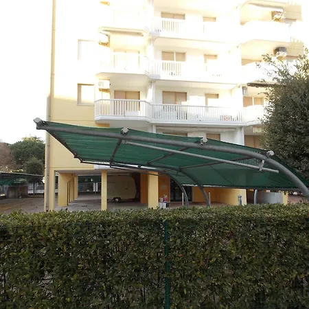 Apartment Spacious With Side Sea View *